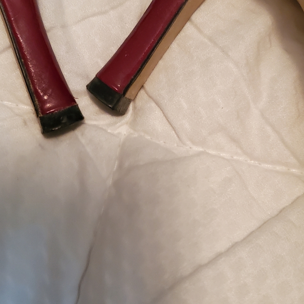 Red pumps - Picture 3 of 4